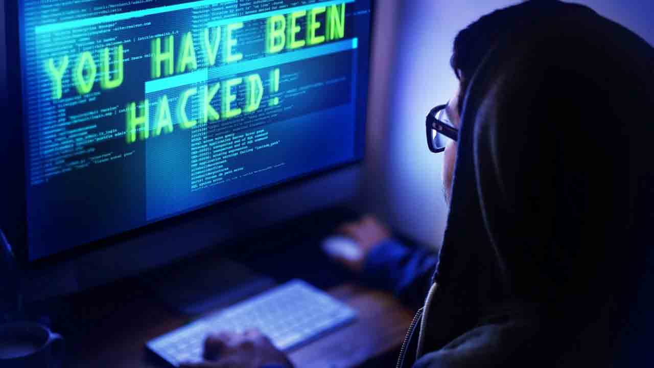 iPhone |  ఐఫోన్లపై హ్యాకర్ల దాడి.. మెసేజ్‌లతో ఫోన్‌లలోకి చొరబాటు