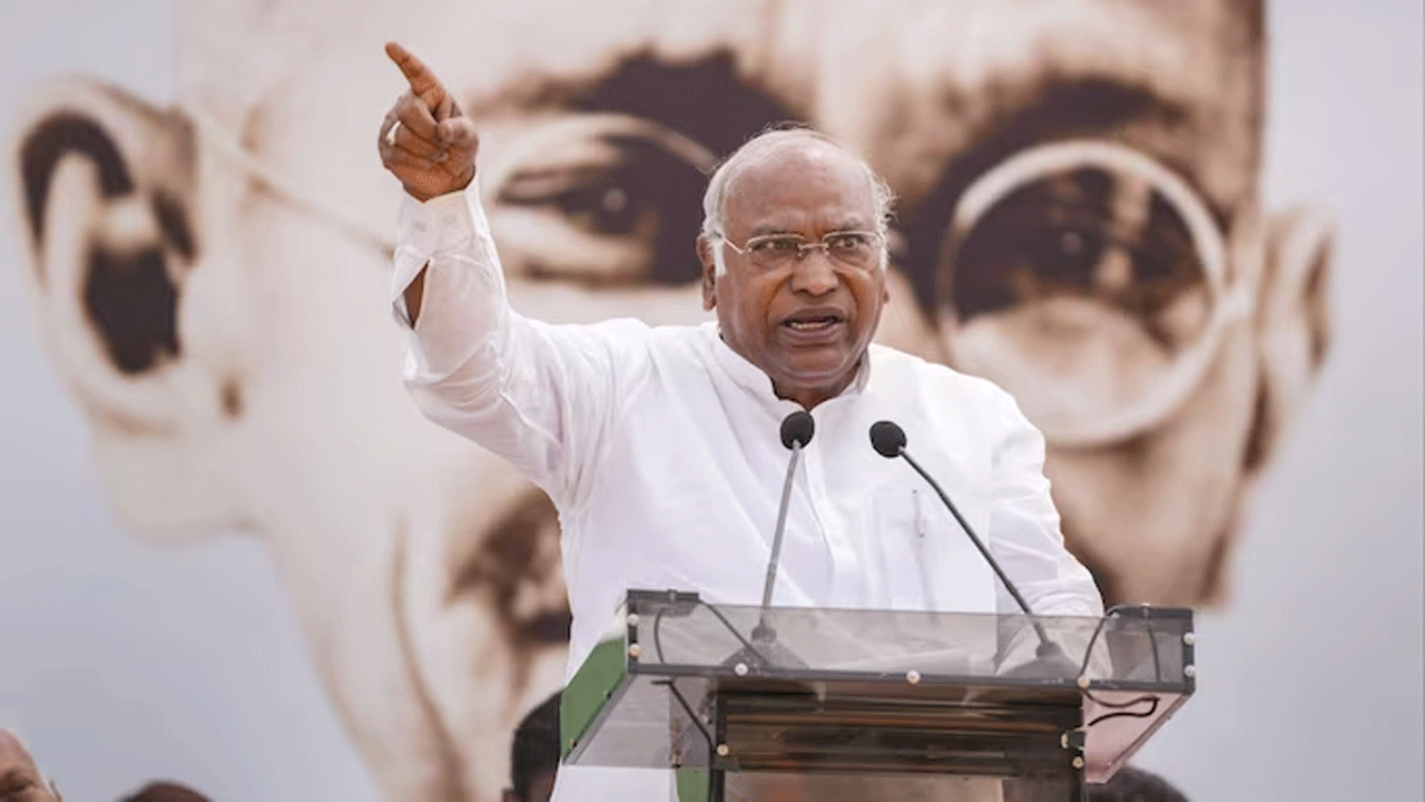 Mallikarjun Kharge | మ‌ణిపూర్ మండుతుంటే నోరు మెద‌ప‌ని మోదీ : మ‌ల్లికార్జున్ ఖ‌ర్గే