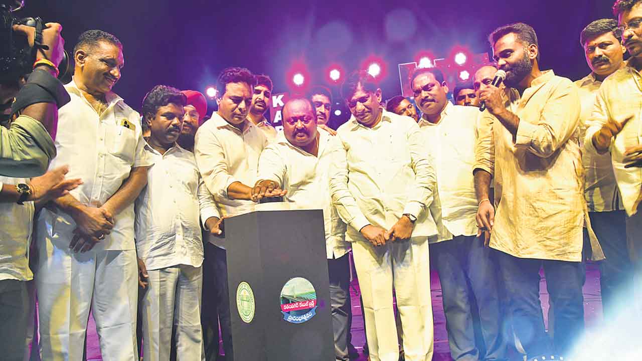 Minister KTR |  కుల మతాలకతీతంగా కేసీఆర్‌ పాలన.. పనిచేసే సర్కారును ప్రోత్సహించండి: మంత్రి కేటీఆర్‌