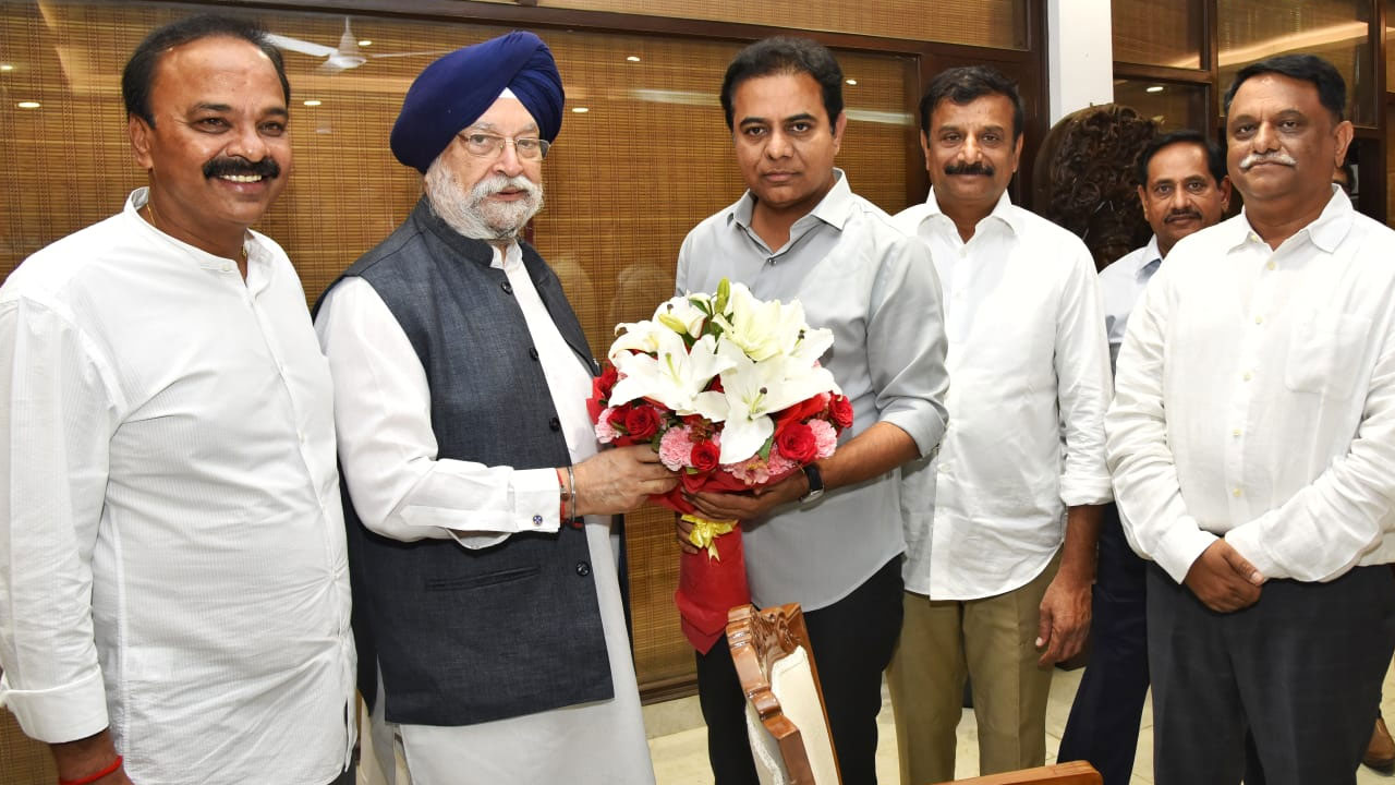 KTR | హైద‌రాబాద్ మెట్రో సెకండ్ ఫేజ్ విస్త‌ర‌ణ‌ను ఆమోదించండి.. కేంద్ర‌మంత్రిని కోరిన కేటీఆర్