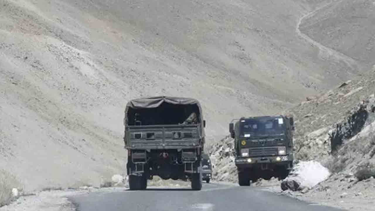 చైనాకు కౌంటర్‌.. ఎల్‌ఏసీ వద్ద భారత్‌ రోడ్డు నిర్మాణం