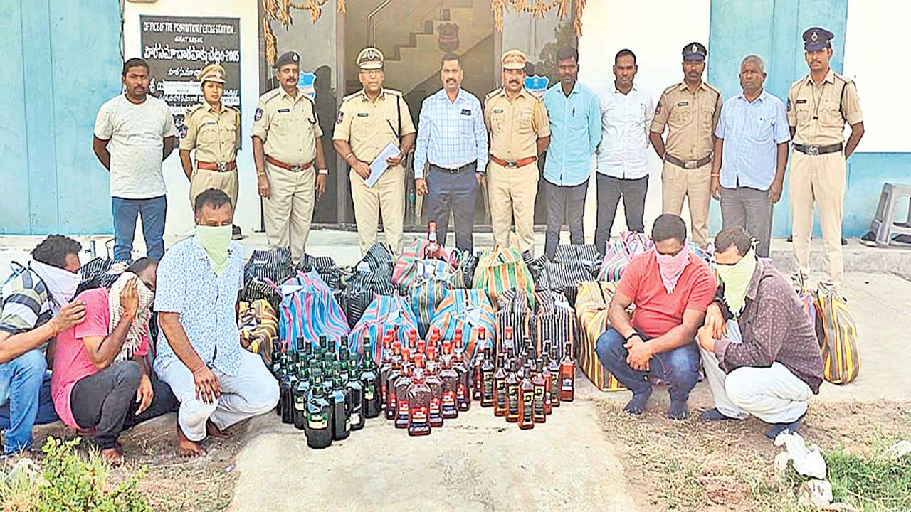 గోవా నుంచి హైదరాబాద్‌ సుంకం చెల్లించని మద్యం