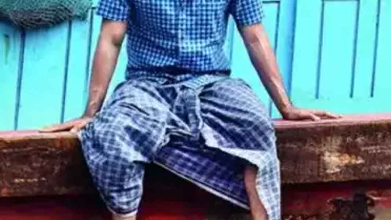 Noida |  ఇతరులు ఇబ్బందిపడుతున్నారు.. లుంగీలు, నైటీలతో బయటికి రావొద్దు