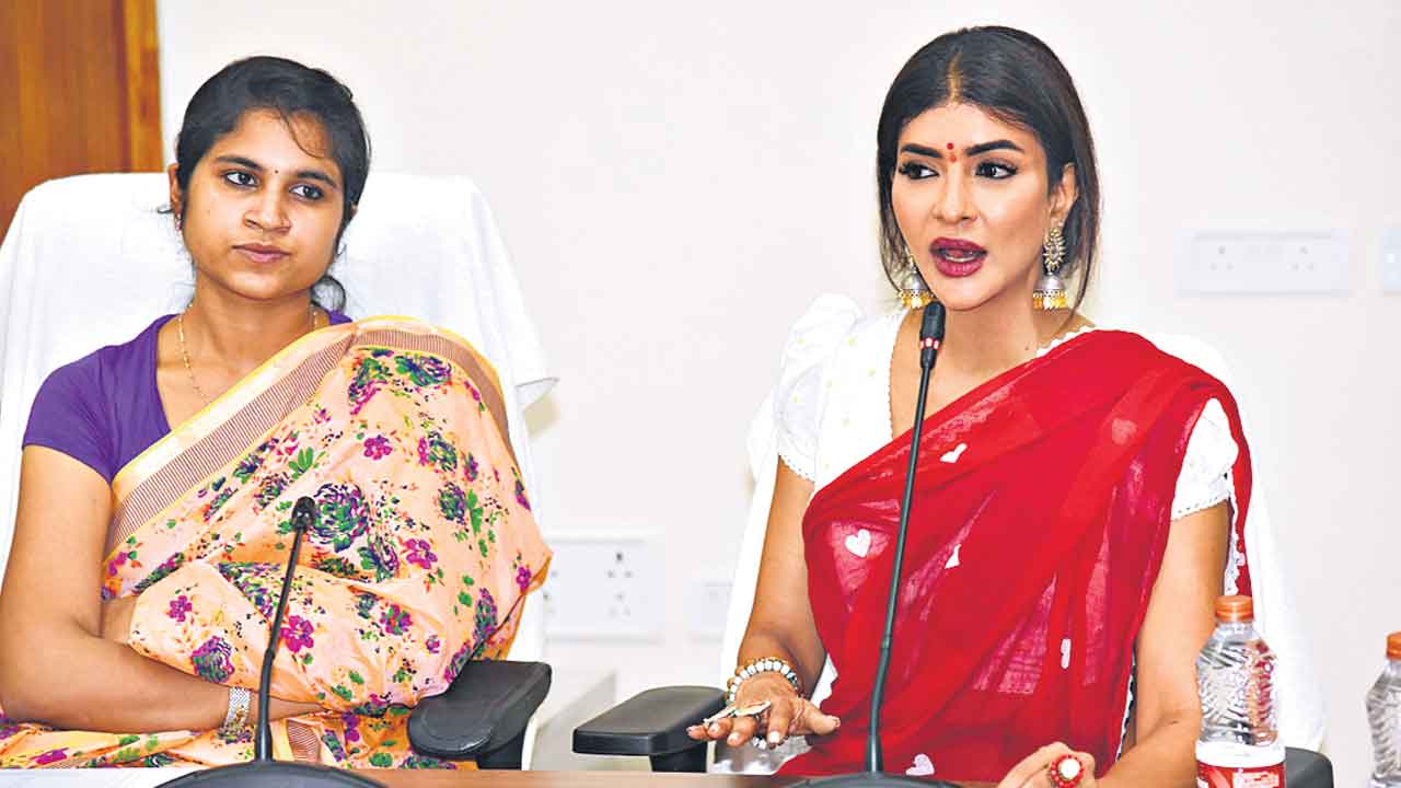 Lakshmi Manchu |  మెరుగైన విద్యాబోధనకు మంచు లక్ష్మీ ‘టీచ్‌ ఫర్‌ ఛేంజ్‌’