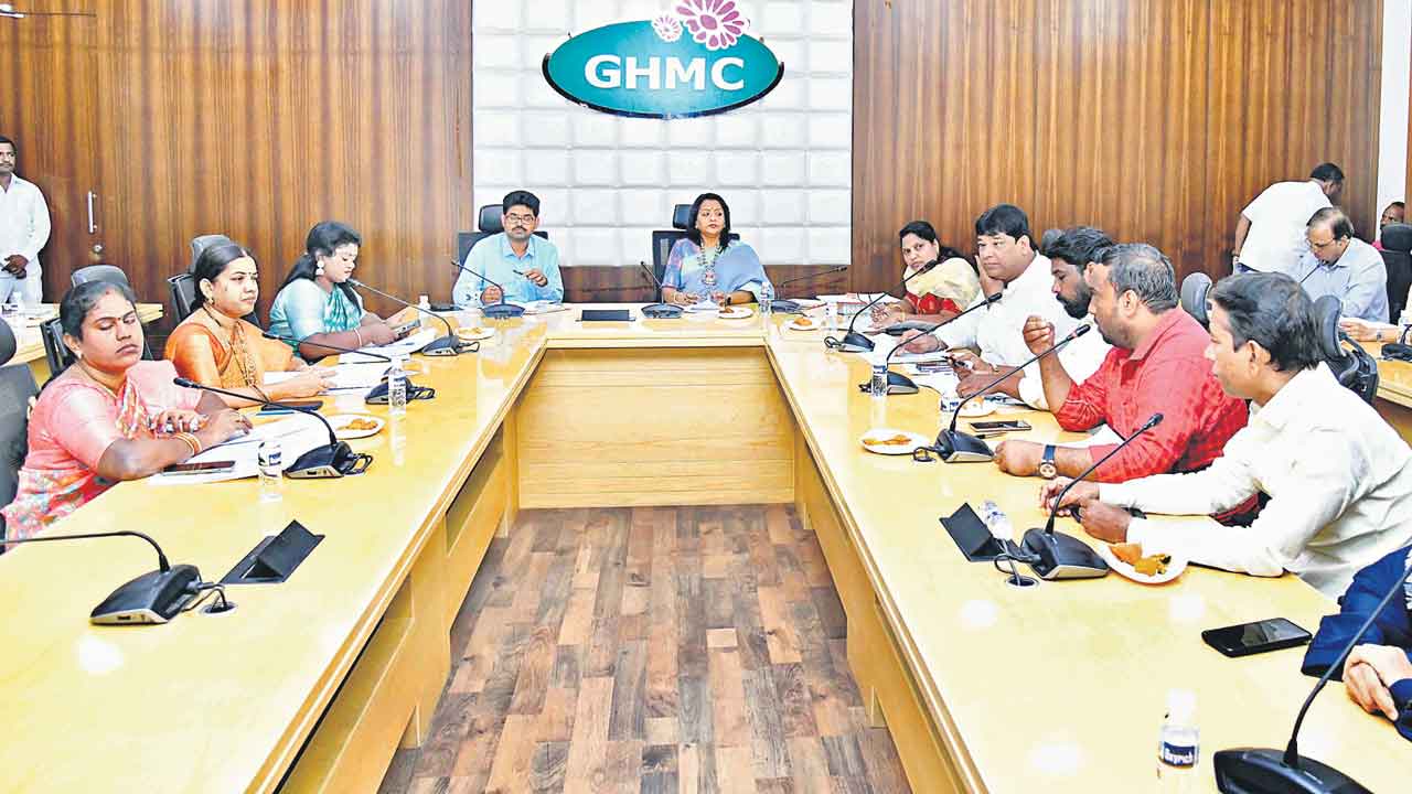 నగరంలో ఫ్రెష్‌ రూమ్స్‌