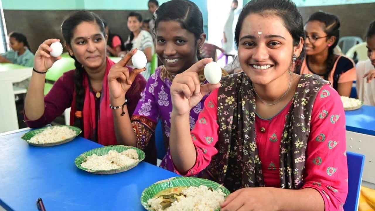 Mid day meal |  ప్రభుత్వ పాఠశాలల్లో మధ్యాహ్న భోజన మెనూ మారింది.. భోజనం అదిరింది