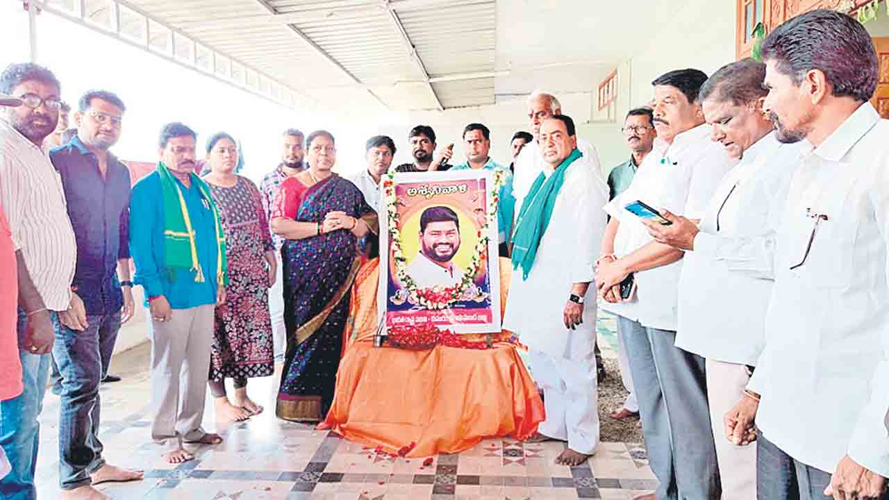 సాయిచంద్‌కు నివాళి