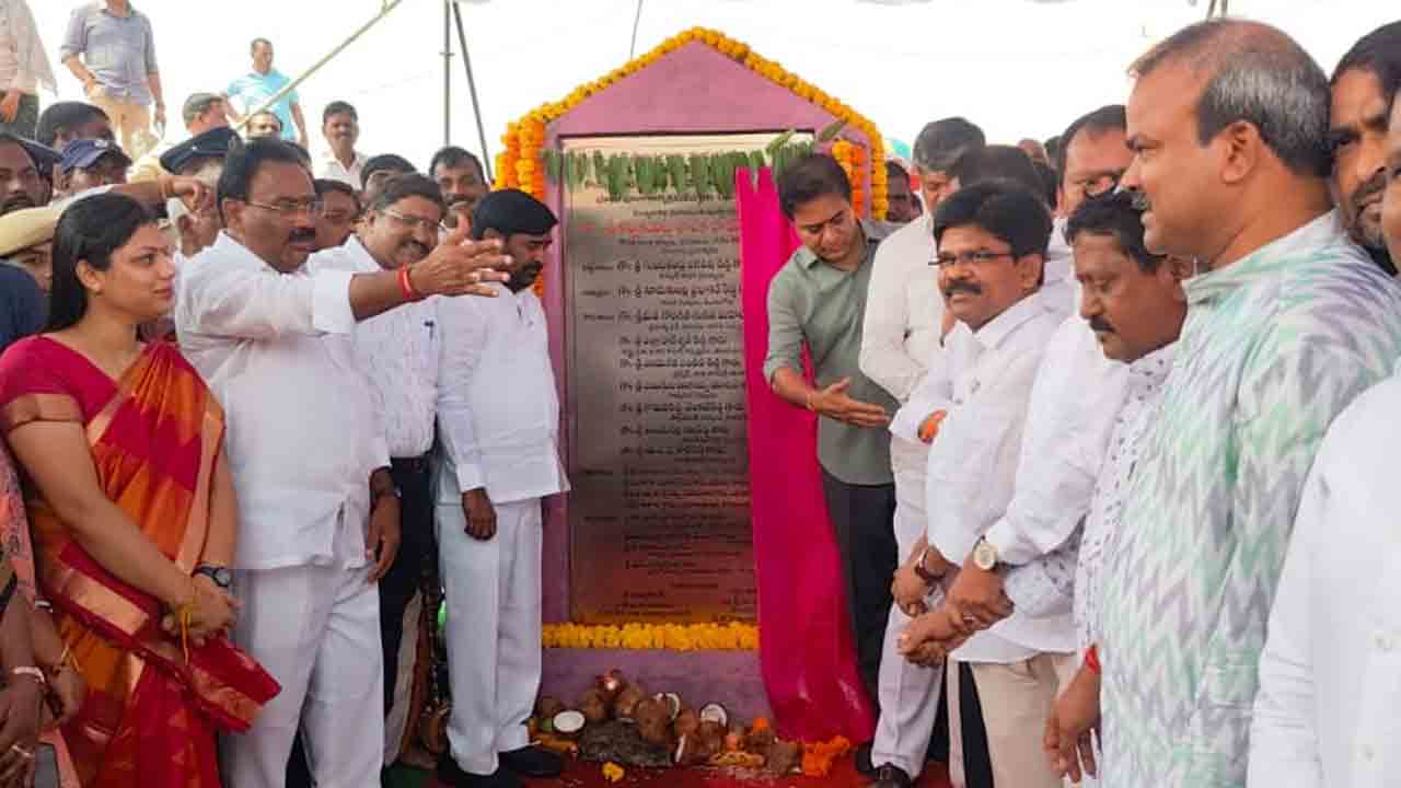 Minister KTR | యాద్రాద్రి జిల్లాలో మంత్రి కేటీఆర్‌ పర్యటన.. హ్యాండ్లూమ్‌ మోడ్రన్‌ సేల్స్‌ షోరూమ్‌కి భూమిపూజ