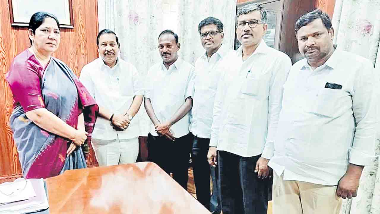 ఐటీడీఏ రోడ్ల నిర్మాణానికి నిధులు మంజూరు చేయండి