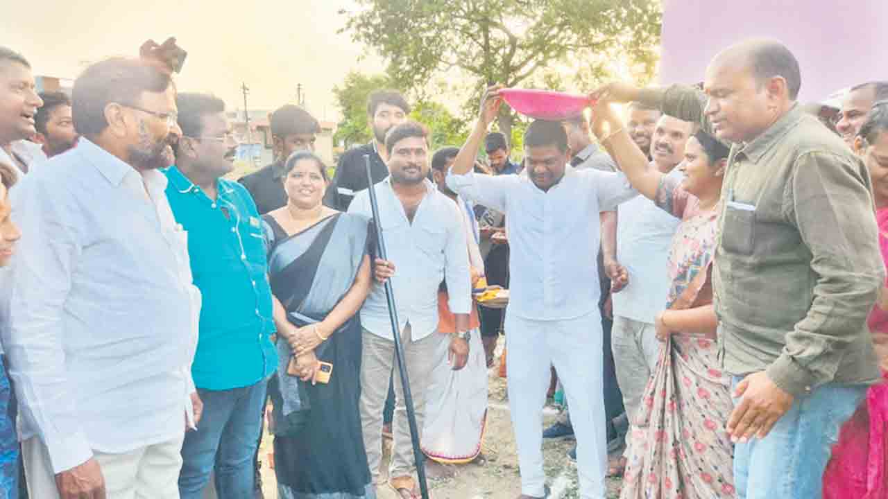 కాంగ్రెస్‌ అవినీతి కోరు.. బీజేపీ అబద్ధాల కోరు