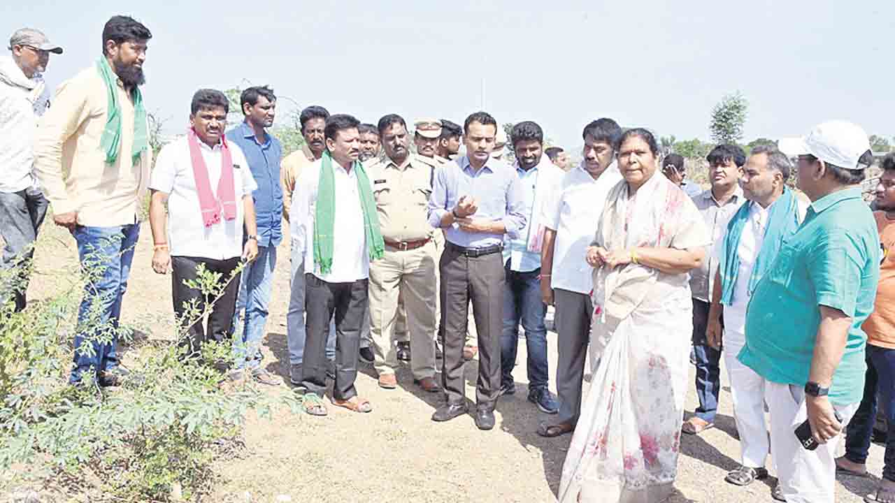 సీఎం పర్యటన సక్సెస్ చేయాలి