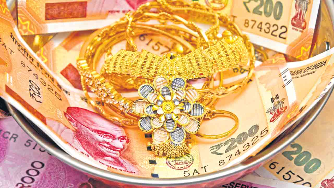 Rs.2000 Notes |  రూ.2000 నోట్లతో బంగారం కొనాలనుకుంటున్నారా.. అయితే ముందు ఐటీ నిబంధనలు ఏం చెప్తున్నాయో తెలుసుకోండి..