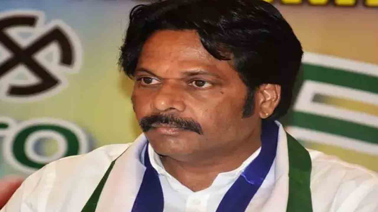 ఏపీ ఎంపీ భార్య, కుమారుడు కిడ్నాప్‌