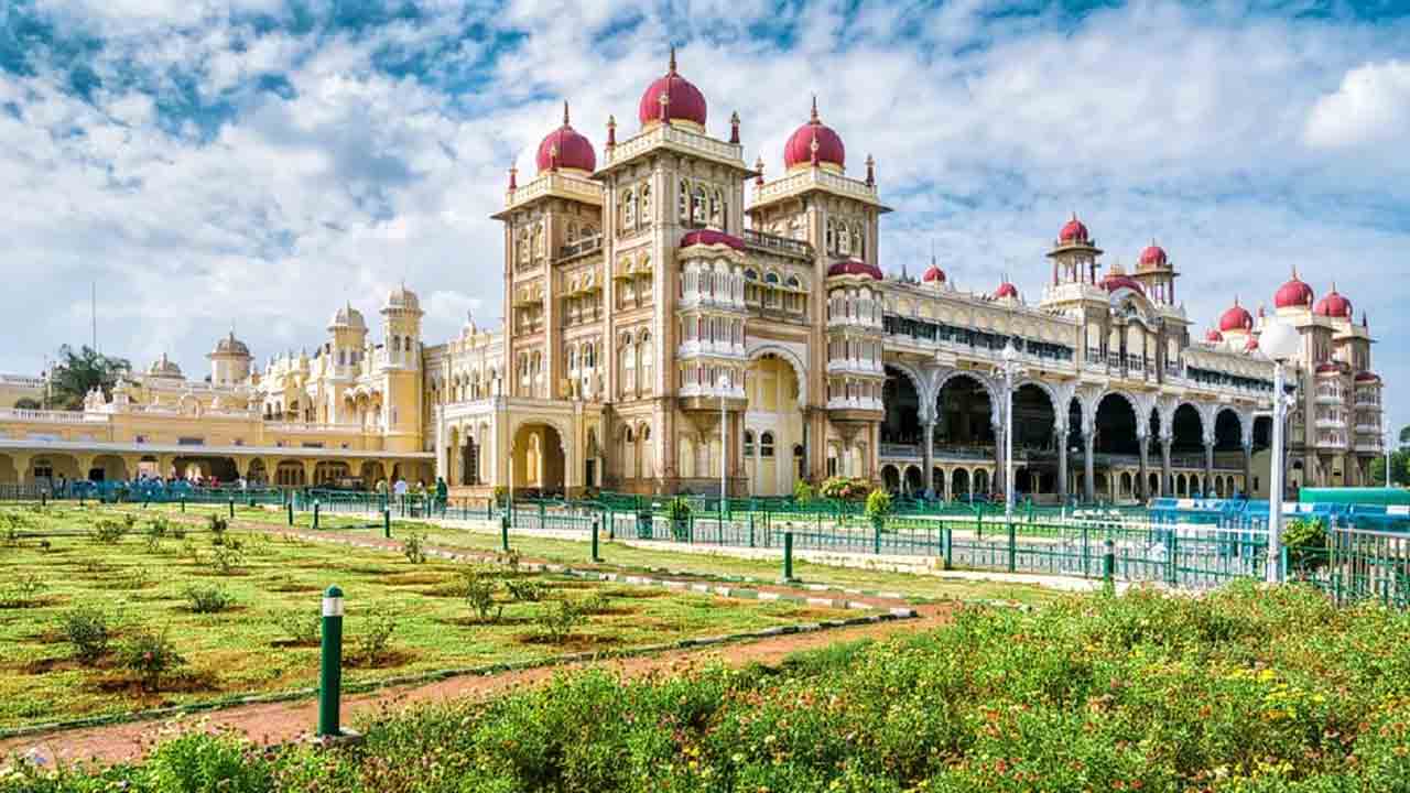 Hyderabad to Ooty Tour | తెలంగాణ టూరిజం సరికొత్త ఆఫర్.. 9 వేలకే ఊటీ, మైసూర్‌ ట్రిప్