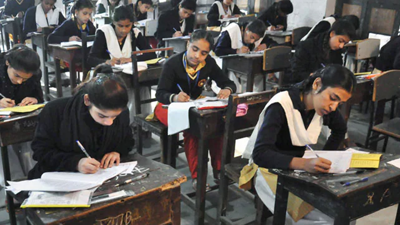 NCERT: 10వ తరగతి పుస్తకాల నుంచి ఆవర్తన పట్టిక, ప్రజాస్వామ్యం చాప్టర్ల తొలగింపు