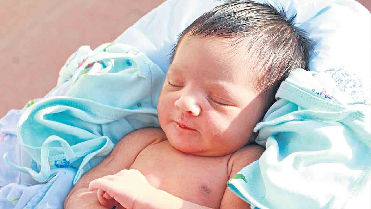 Parenting Tips | పిల్లలు పుట్టగానే కామెర్లు ఎందుకొస్తాయి? బిడ్డకు జాండిస్‌ ఉంటే తల్లి ఎలాంటి జాగ్రత్తలు తీసుకోవాలి?