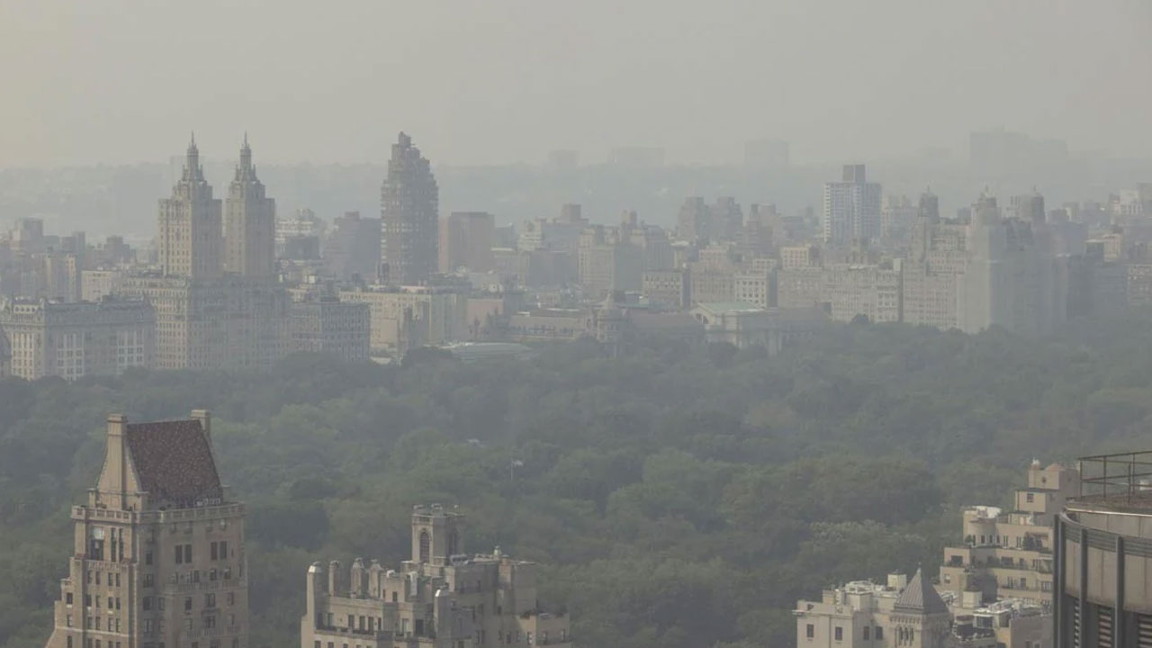 New York Pollution: న్యూయార్క్‌ను క‌మ్మేసిన పొగ.. తీవ్ర స్థాయిలో కాలుష్యం
