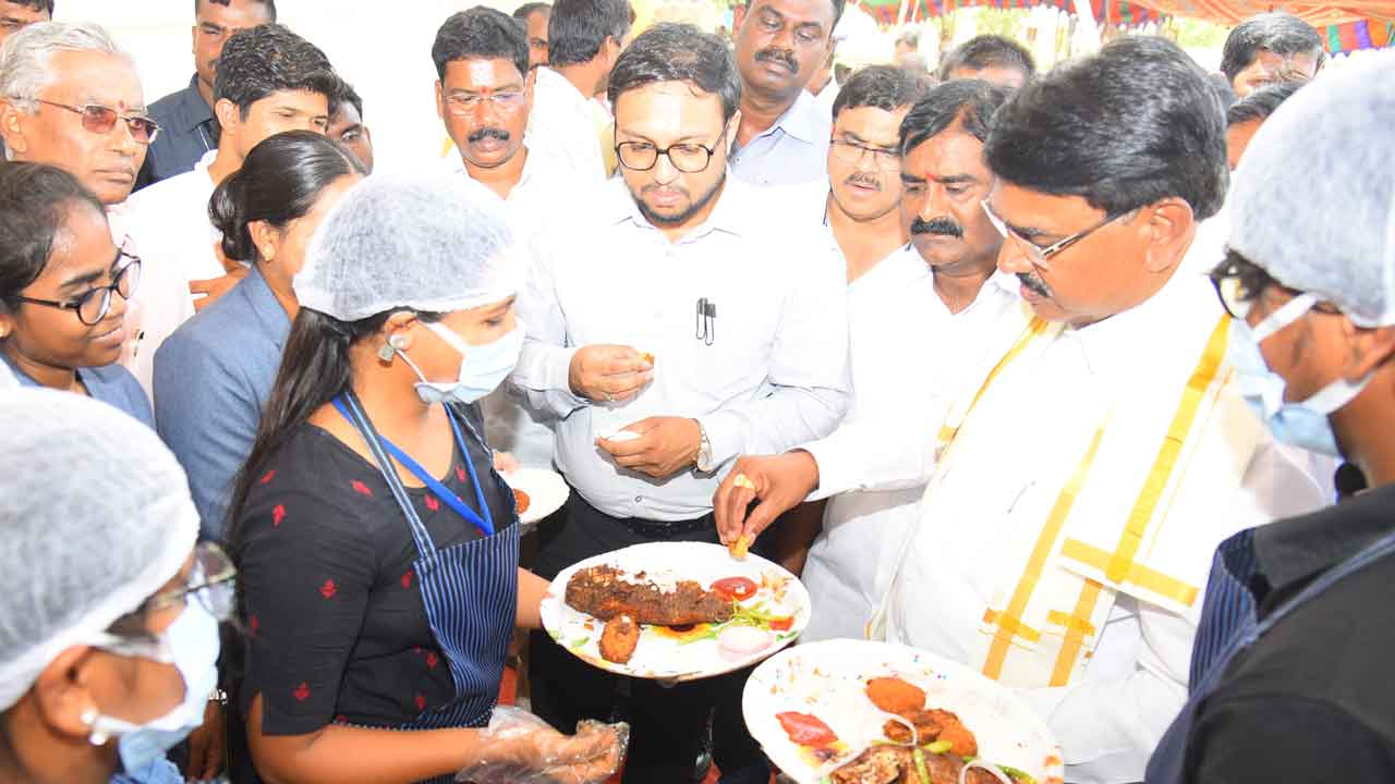 మురిసిన చెరువు.. ఘనంగా తెలంగాణ దశాబ్ది ఉత్సవాలు
