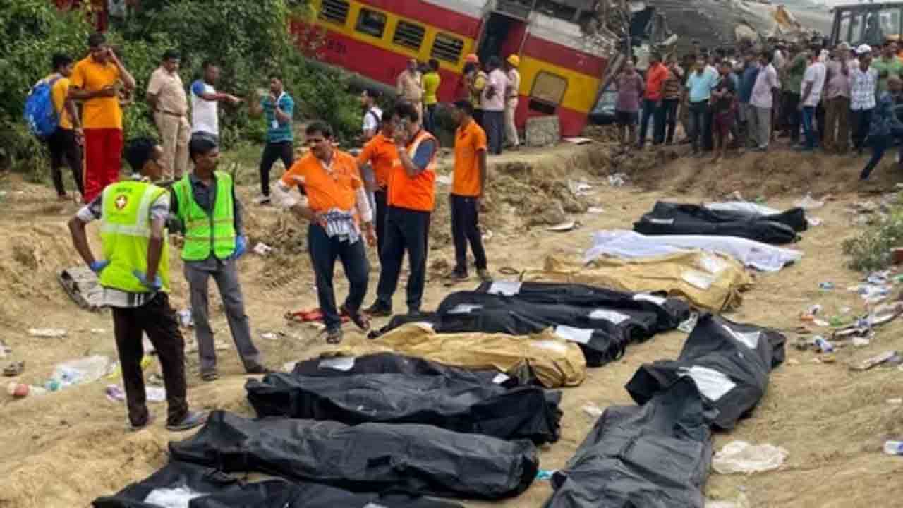 Odisha train tragedy | నా జీవితంలో ఇన్ని మృతదేహాలు చూడలేదు.. ఒడిశా అగ్నిమాపక అధికారి