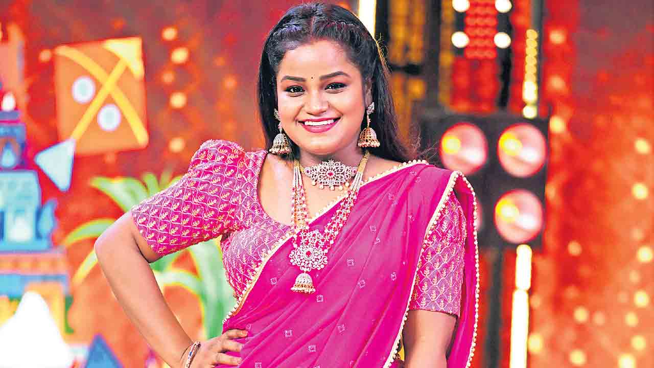 Pavitra | కన్నీళ్ల నుంచి నవ్వుల జల్లు!