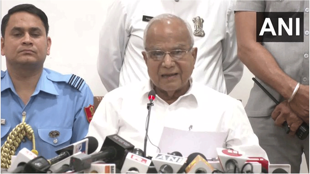 Banwarilal Purohit | ఇక రాష్ట్ర‌ ప్ర‌భుత్వ హెలికాఫ్ట‌ర్ వాడ‌ను : పంజాబ్ గ‌వ‌ర్న‌ర్