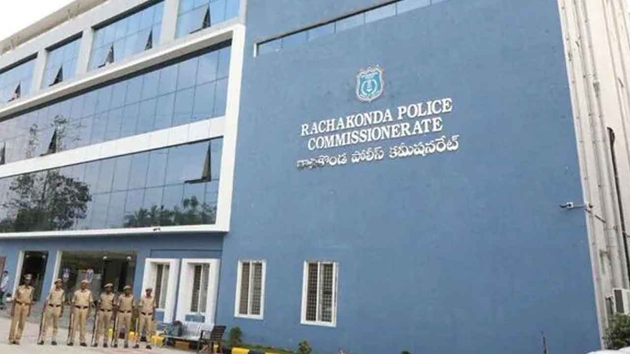 కార్పొరేట్ ఆఫీస్లా పోలీస్స్టేషన్లు