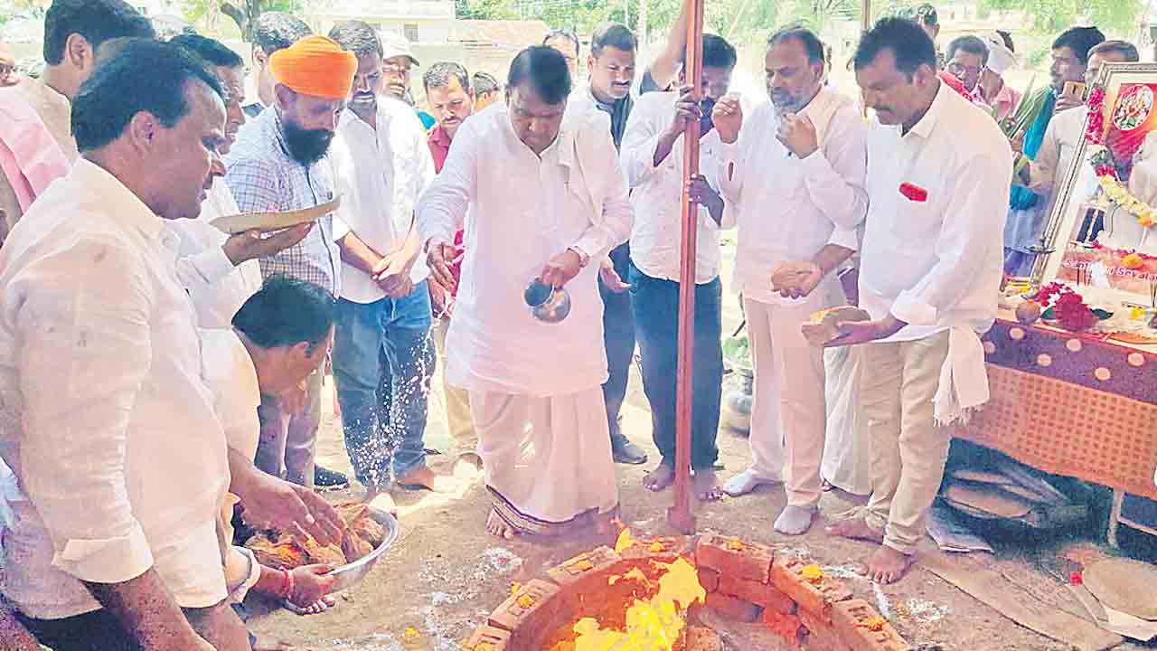 గిరిజన సమగ్రాభివృద్ధికి కేసీఆర్ కృషి