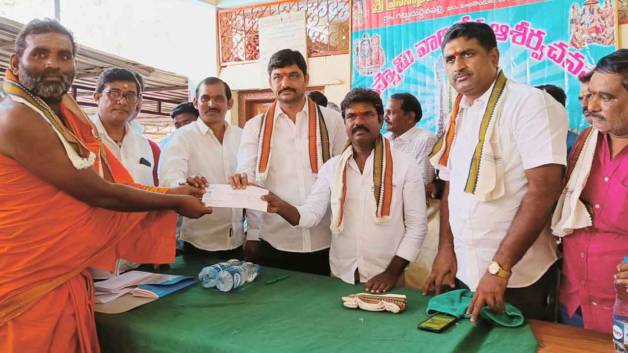 ఆధ్యాత్మిక వైభవం.. ఆలయాల్లో ప్రత్యేక పూజలు