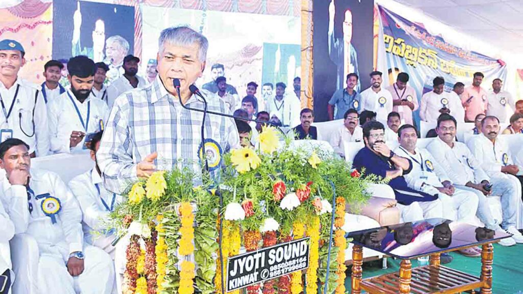 ప్రకాష్ అంబేద్కర్