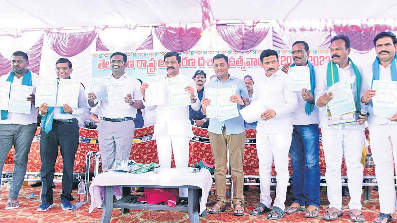 పల్లెపల్లెనా సమృద్ధిగా నీటి వనరులు