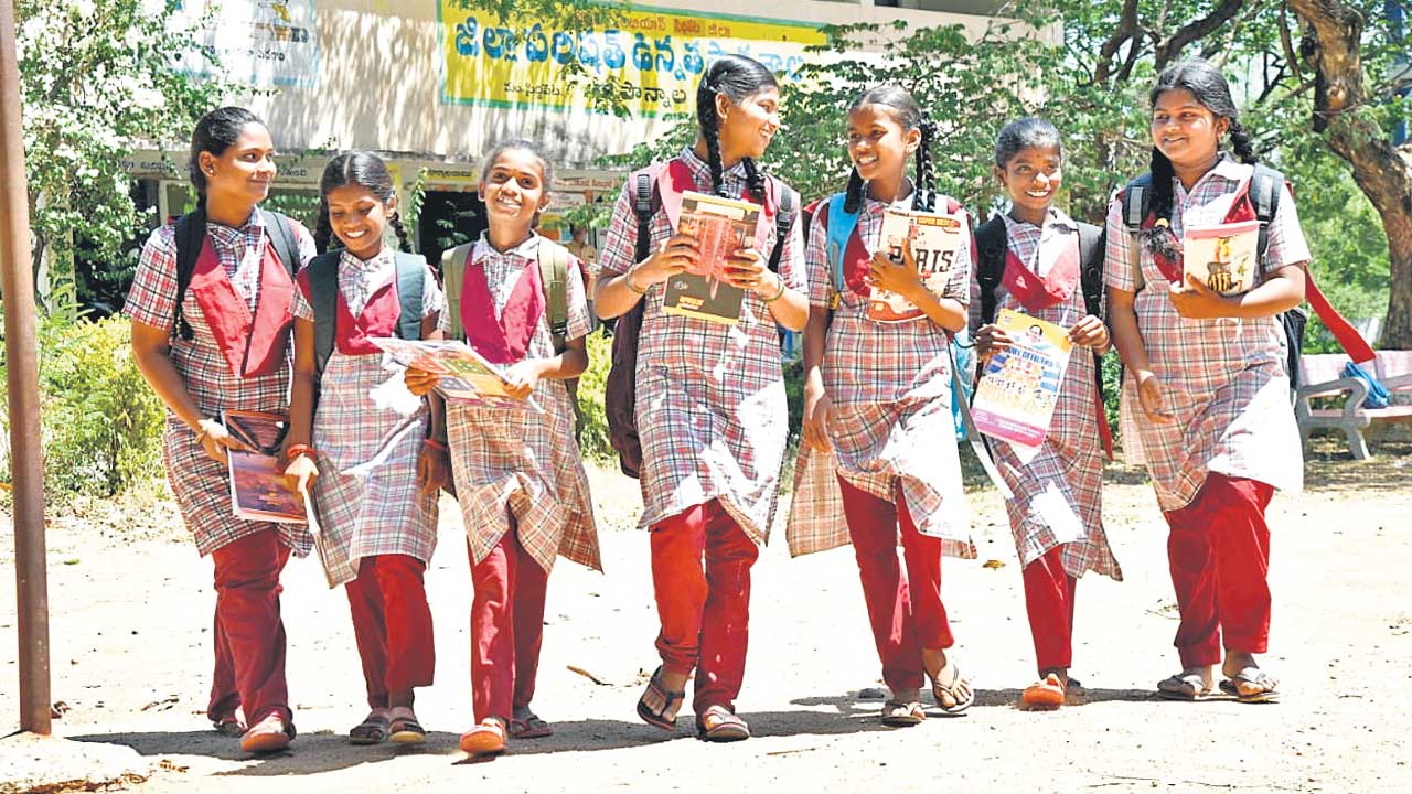 బడిబాటకు నూరు మార్కులు