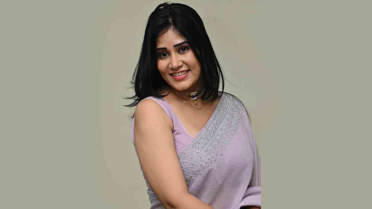 ఆట మొదలైంది