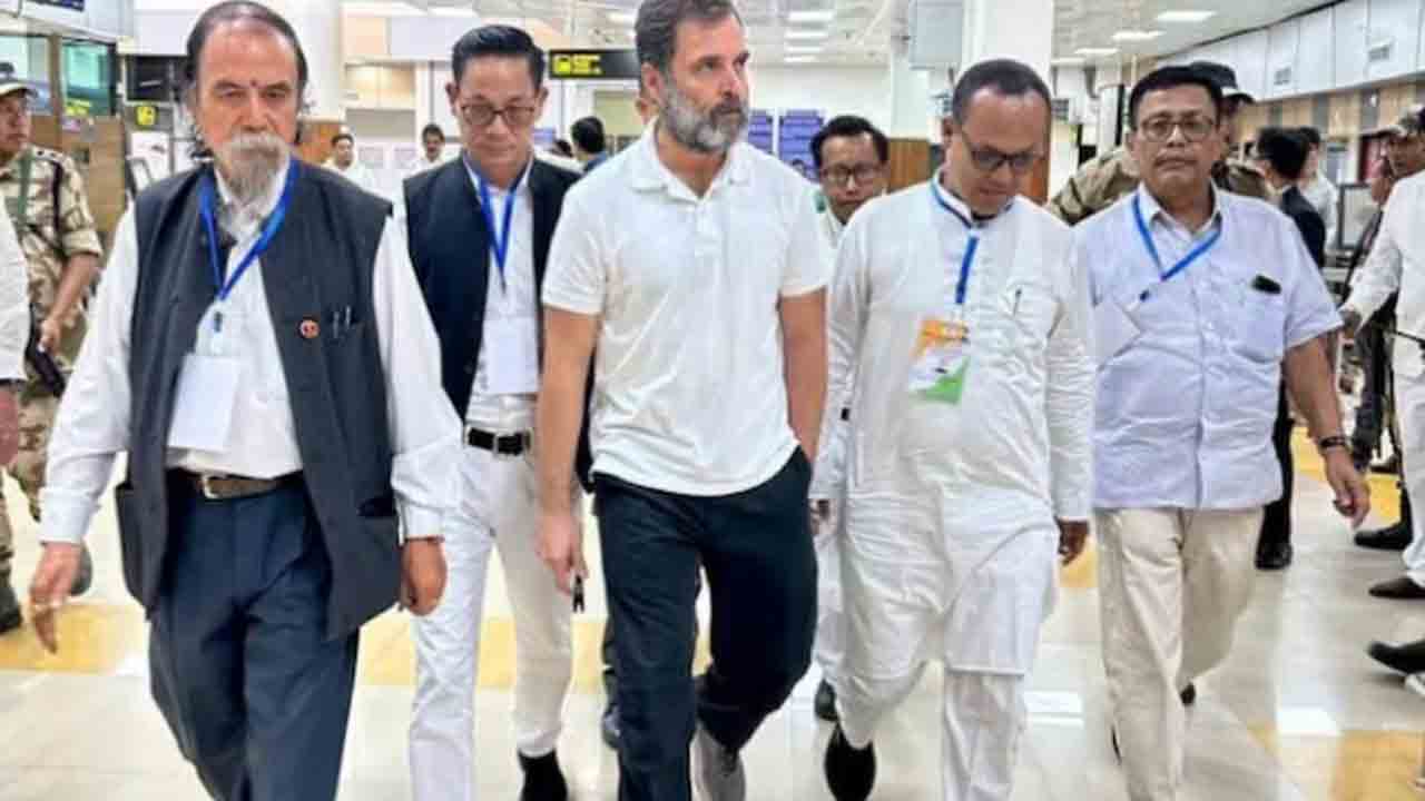 Rahul Gandhi | రాహుల్ గాంధీ కాన్వాయ్ను మణిపూర్లో అడ్డుకున్న పోలీసులు