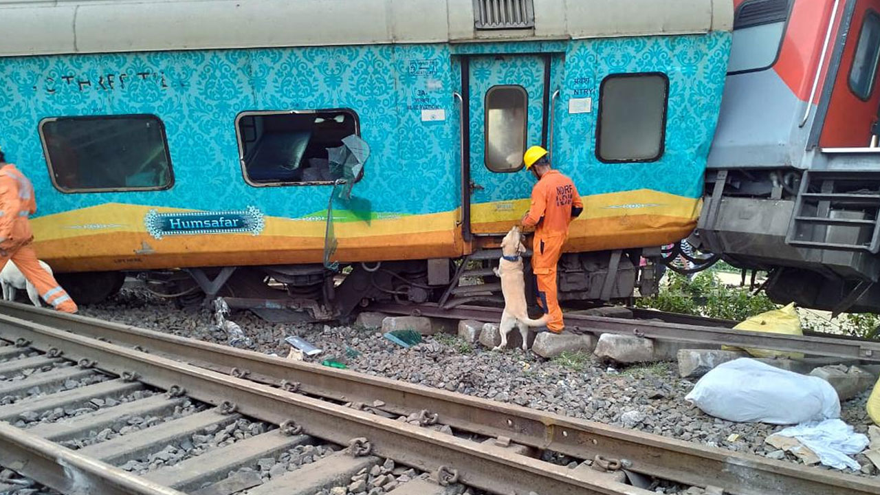 Coromandel Express: కోర‌మండ‌ల్ ఎక్స్‌ప్రెస్‌కు గ్రీన్ సిగ్న‌ల్ ఇచ్చి మార్చేశారు.. ఎందుక‌లా జ‌రిగింది?