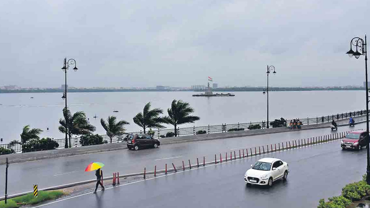 Rains | రాబోయే మూడు రోజుల్లో హైద‌రాబాద్‌లో మోస్త‌రు వ‌ర్షాలు..!