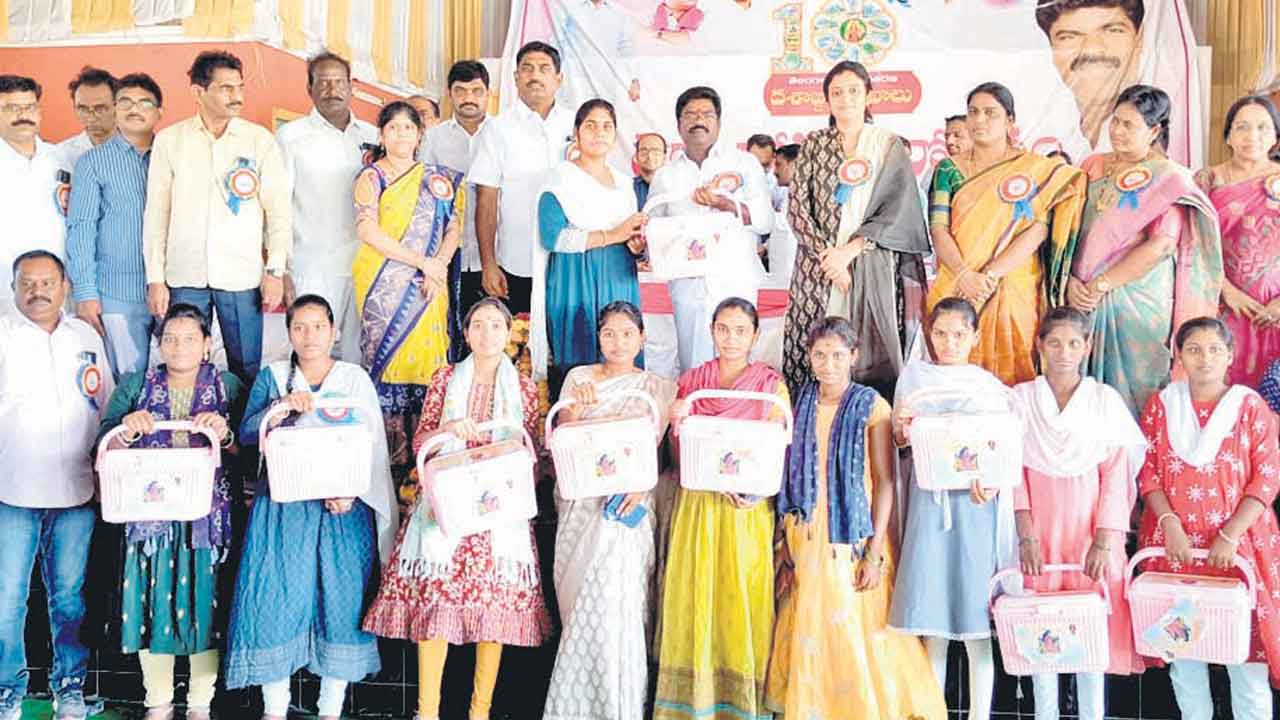 కనిపించే దేవుళ్లు డాక్టర్లు