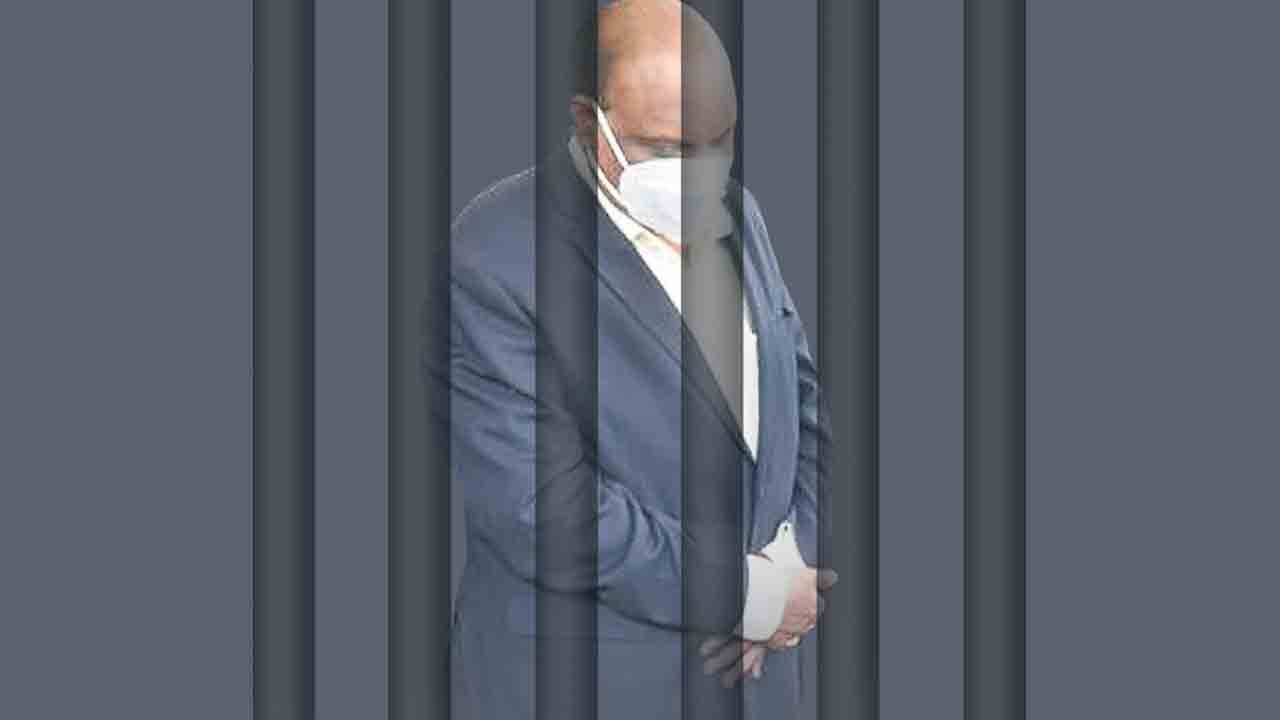  కటకటాల్లోకి వీసీ