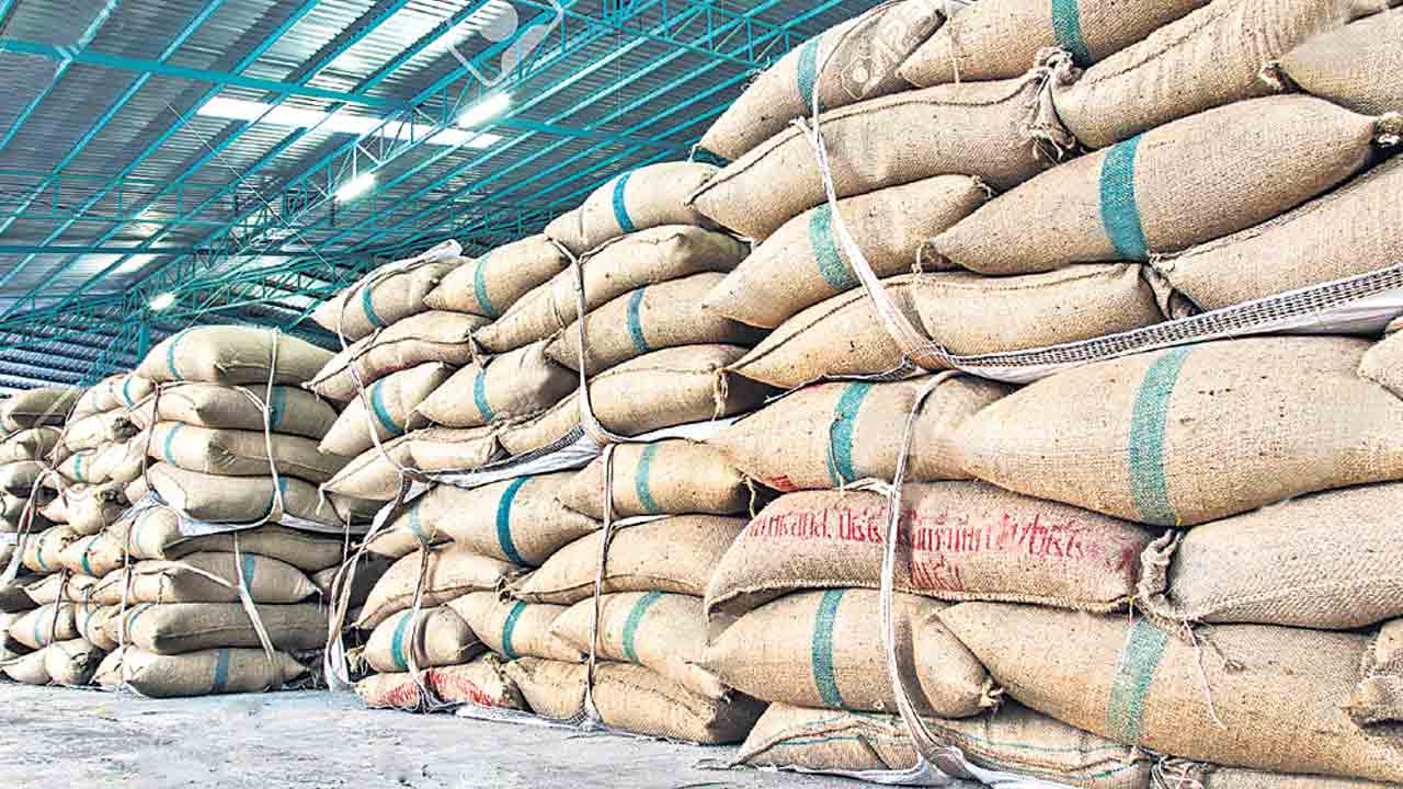 ప్రైవేటుకే బియ్యం