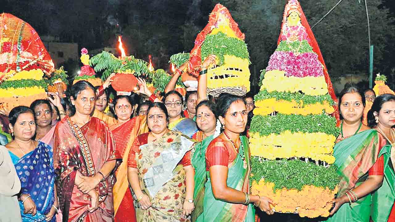 దశమారిన చెరువులకు దశాబ్ది కళ