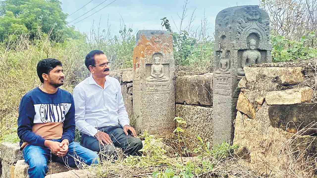 పదో శతాబ్దం నాటి జైన శిల్పాలు