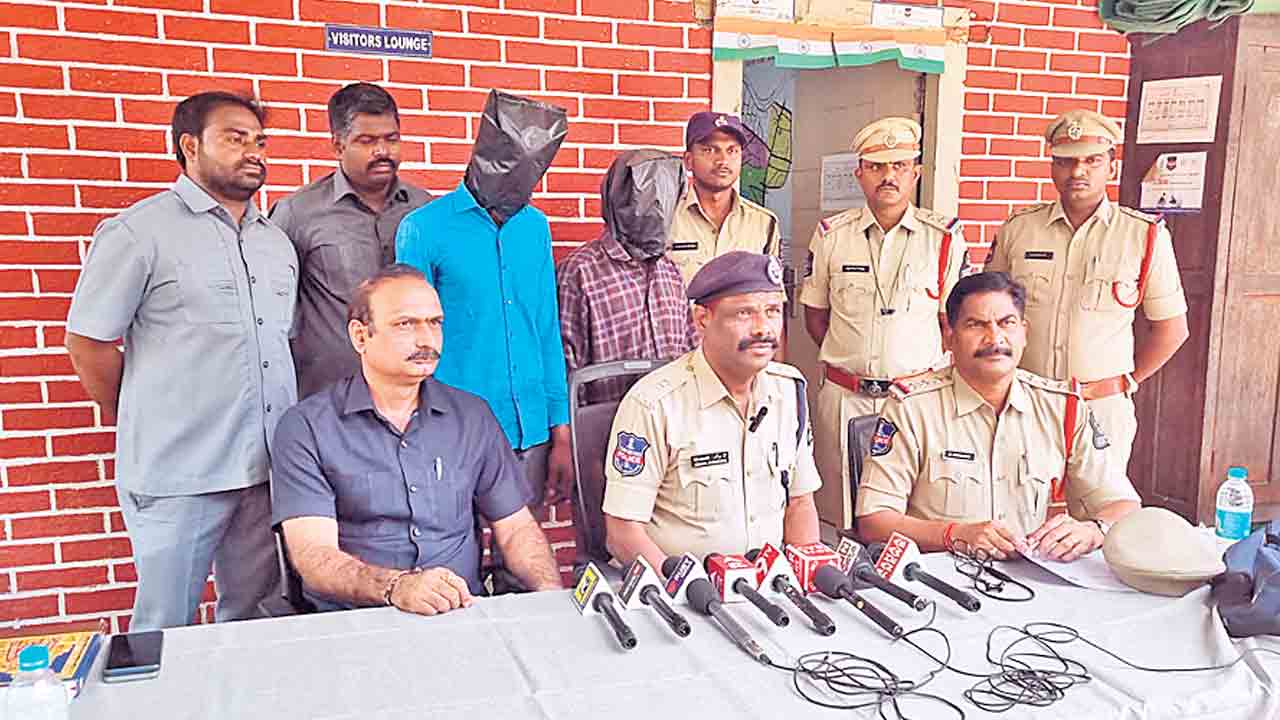 Hyderabad |  మాటలే.. మర్డర్‌ చేయించాయి