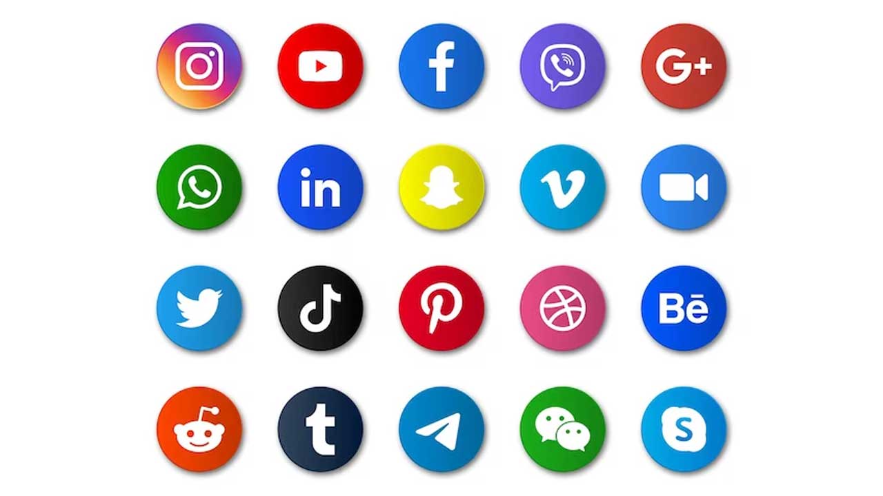 రీల్‌ కోసం కదులుతున్న రైలుపై విన్యాసాలు