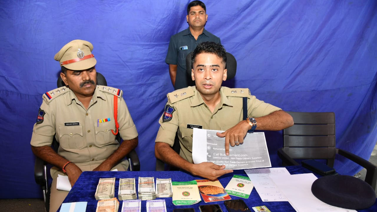 Karimnagar | అంతర్ రాష్ట్ర‌ సైబర్‌ నేరస్తుడు అరెస్టు.. రూ.2లక్షలు, ఆరు సిమ్‌కార్డులు స్వాధీనం