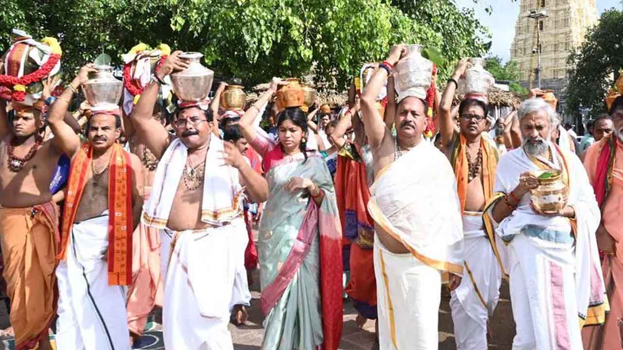 Srisailam | శ్రీశైలం ఆలయంలో సహస్ర ఘటాభిషేకం