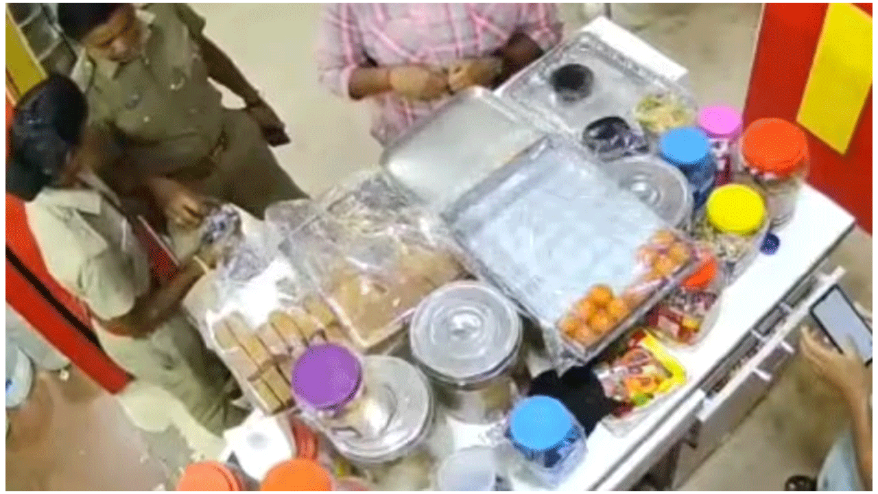 బ్రెడ్ ఆమ్లెట్ తిని జ్యూస్ తాగారు..డ‌బ్బుల‌డిగితే బెదిరించారు : ఎస్ఐ స‌హా ముగ్గురు కానిస్టేబుల్స్‌పై వేటు