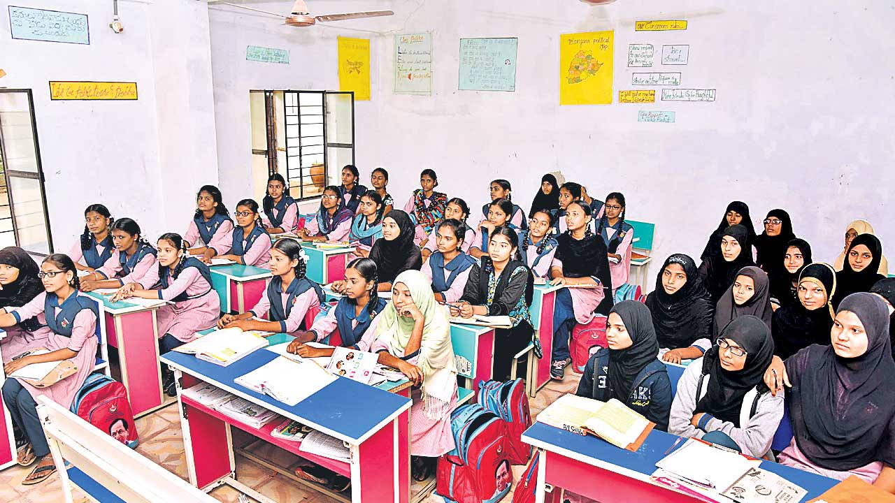 విద్యాప్రగతిలో విజయ పరంపర