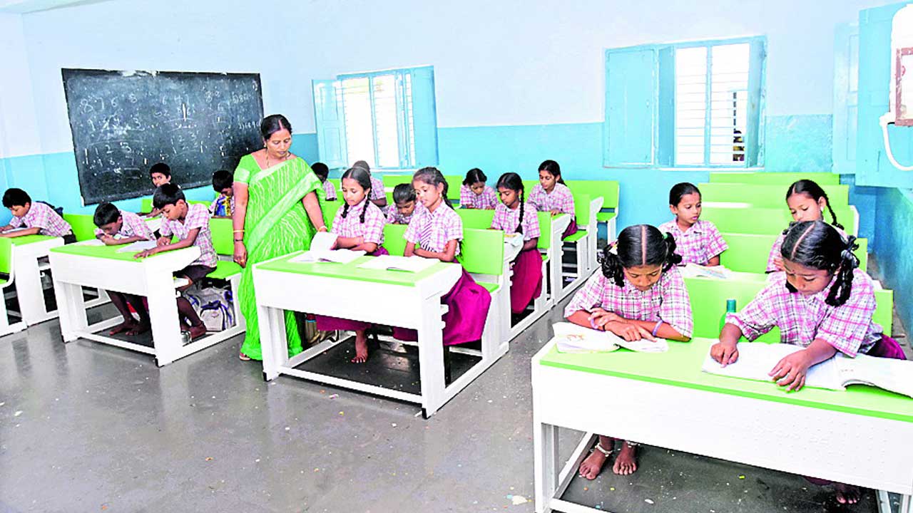 సర్కారు విద్యారంగంలో విప్లవాత్మక మార్పులు