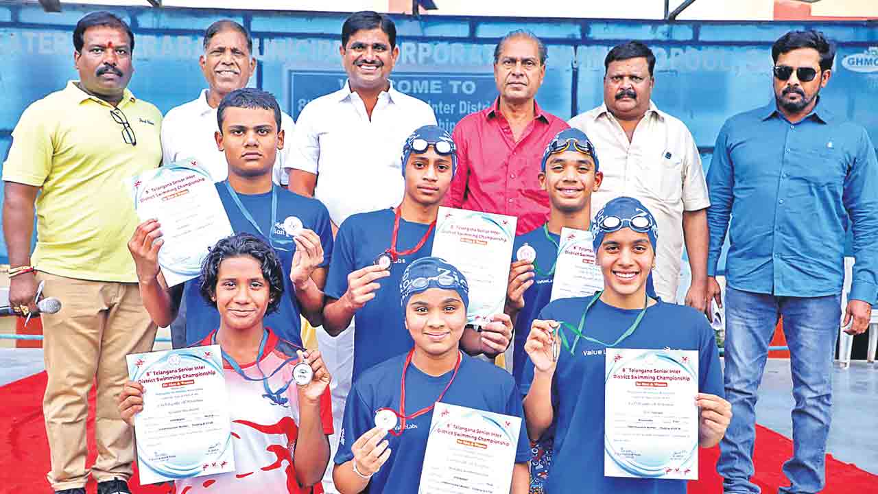 స్విమ్మింగ్‌ చాంప్‌ వ్రిత్తి అగర్వాల్‌