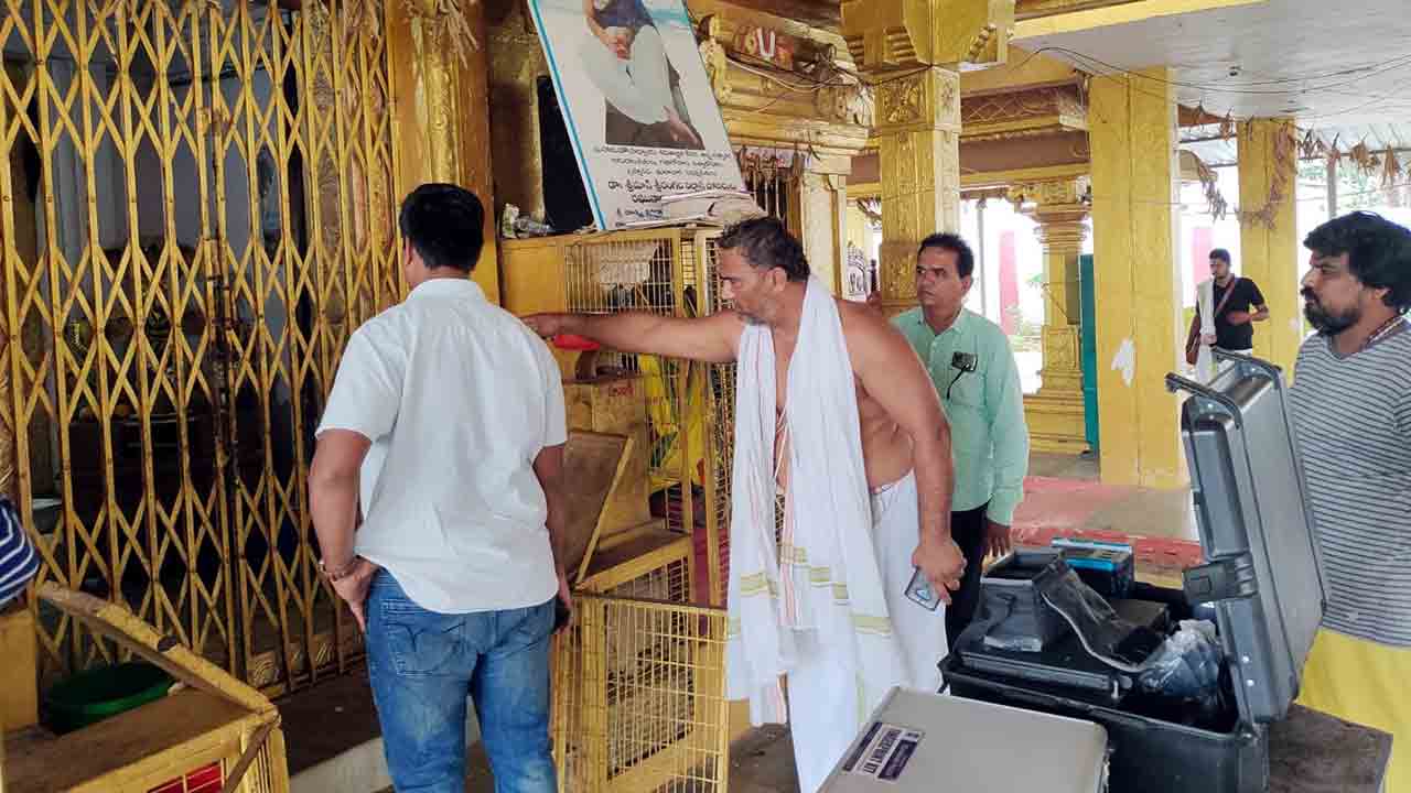 ఆలయాల్లో చోరీ