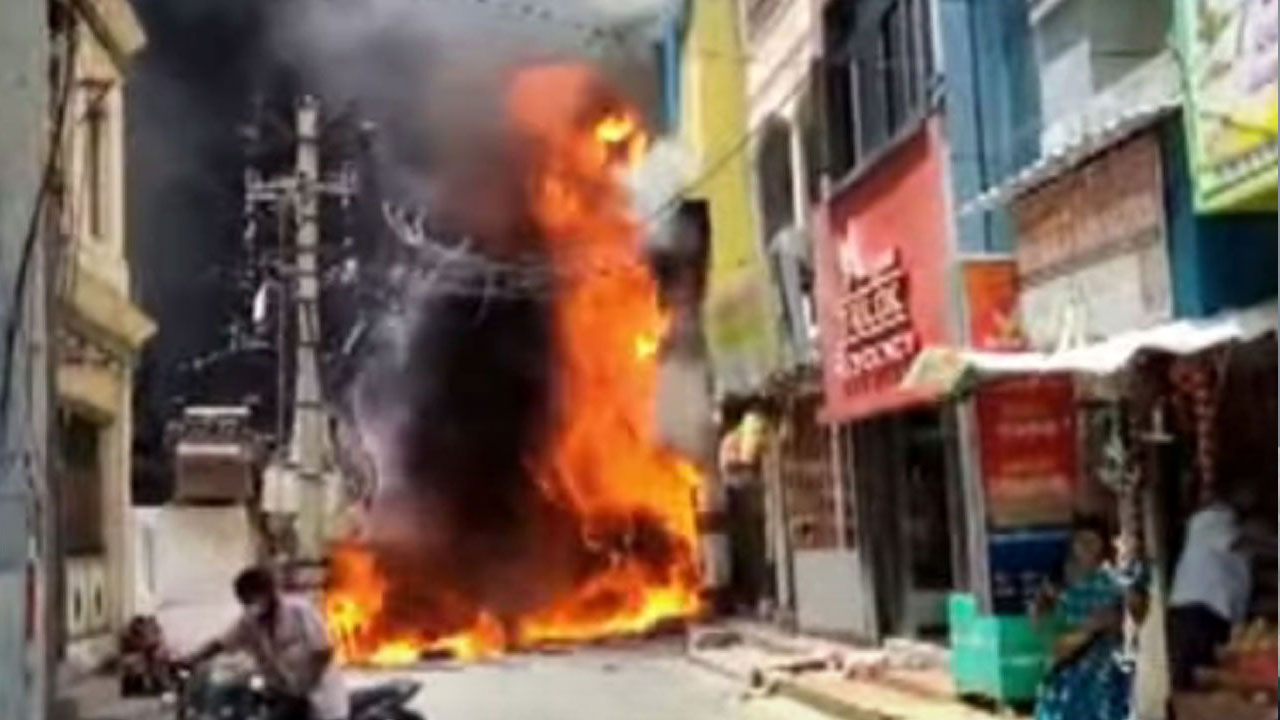 Tirupati Fire Accident: తిరుప‌తి గోవింద‌రాజ స్వామి ఆల‌య స‌మీపంలో భారీ అగ్నిప్ర‌మాదం